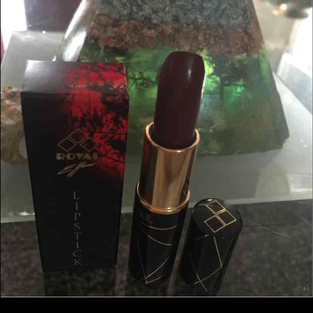 Brand new Royal Lipstick #064